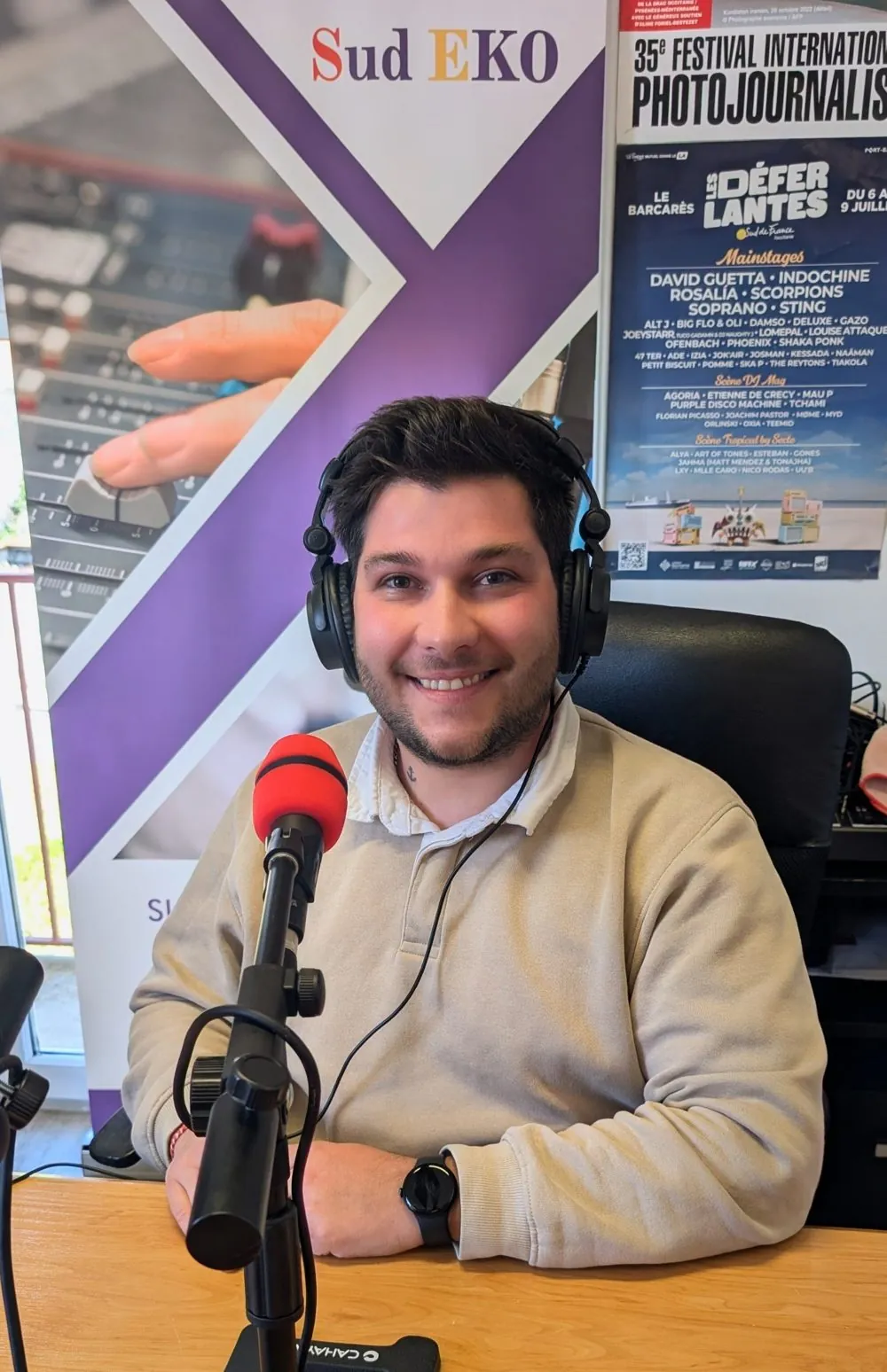 Dimitri Hyra au micro de la radio Sud Eko